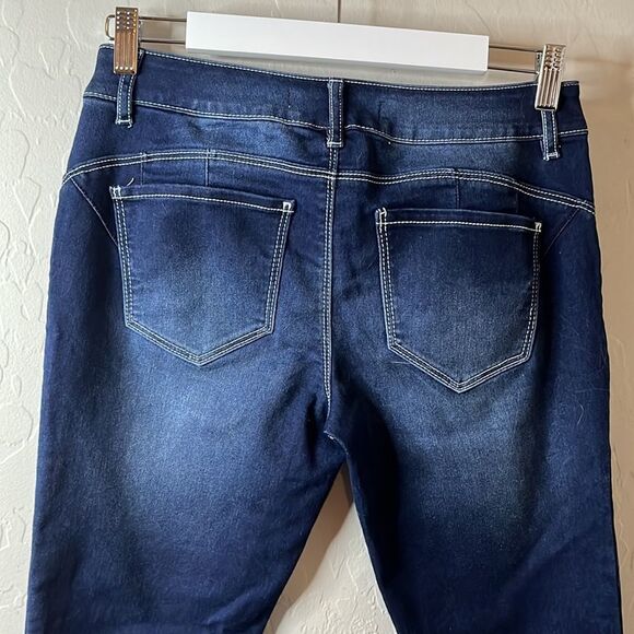 CATO est. 1946 denim jeans w/ whiskering & lots of stretch five pockets low rise - Picture 6 of 11